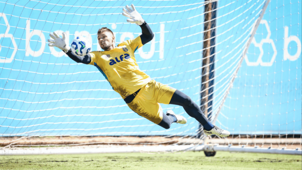 Gabriel Grando em treino do Grêmio