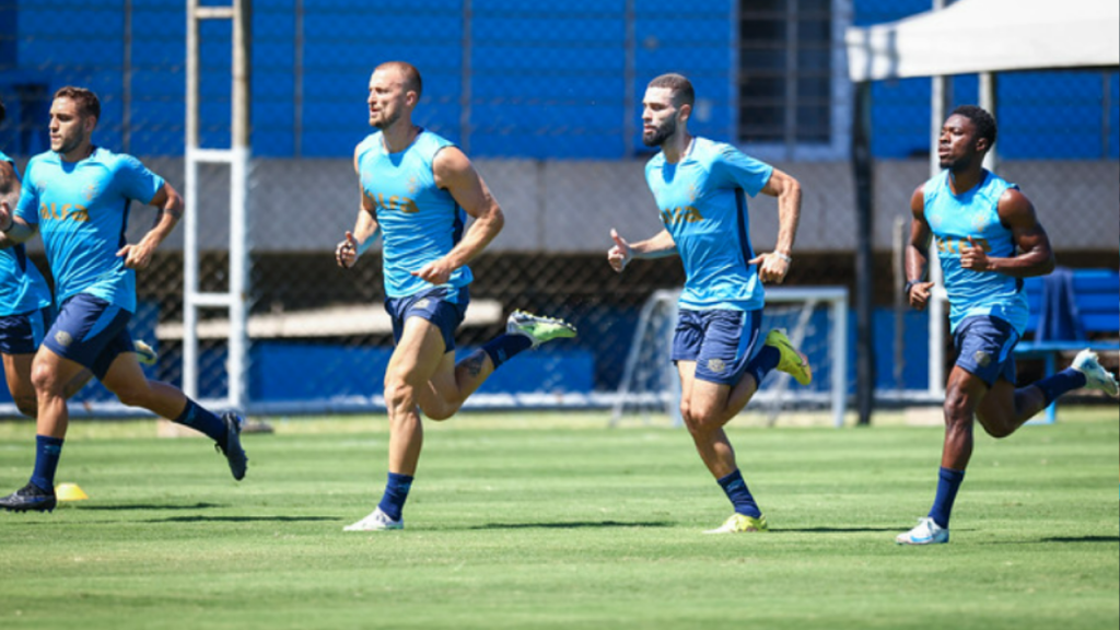 jogadores do Grêmio em treino