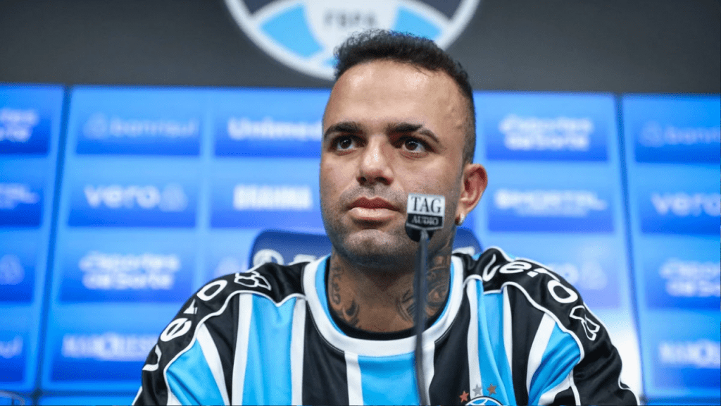 Luan em apresentação no Grêmio