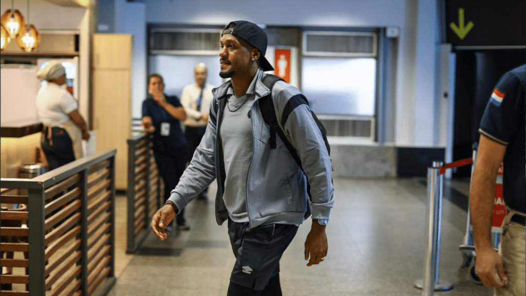 Edenilson chega com o Grêmio no Paraguai