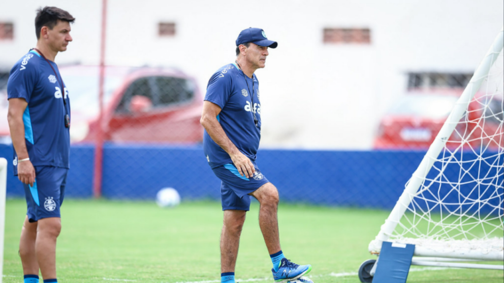 Quinteros em treino do Grêmio